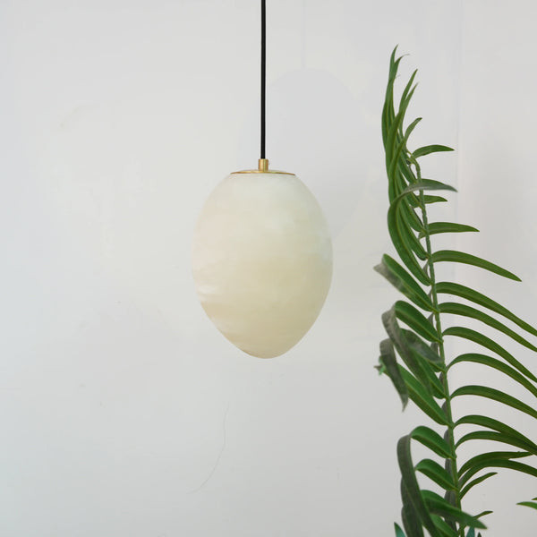 Hand‑Chiseled Galet Alabaster Brass Pendant Lamp – Sculptural Shine