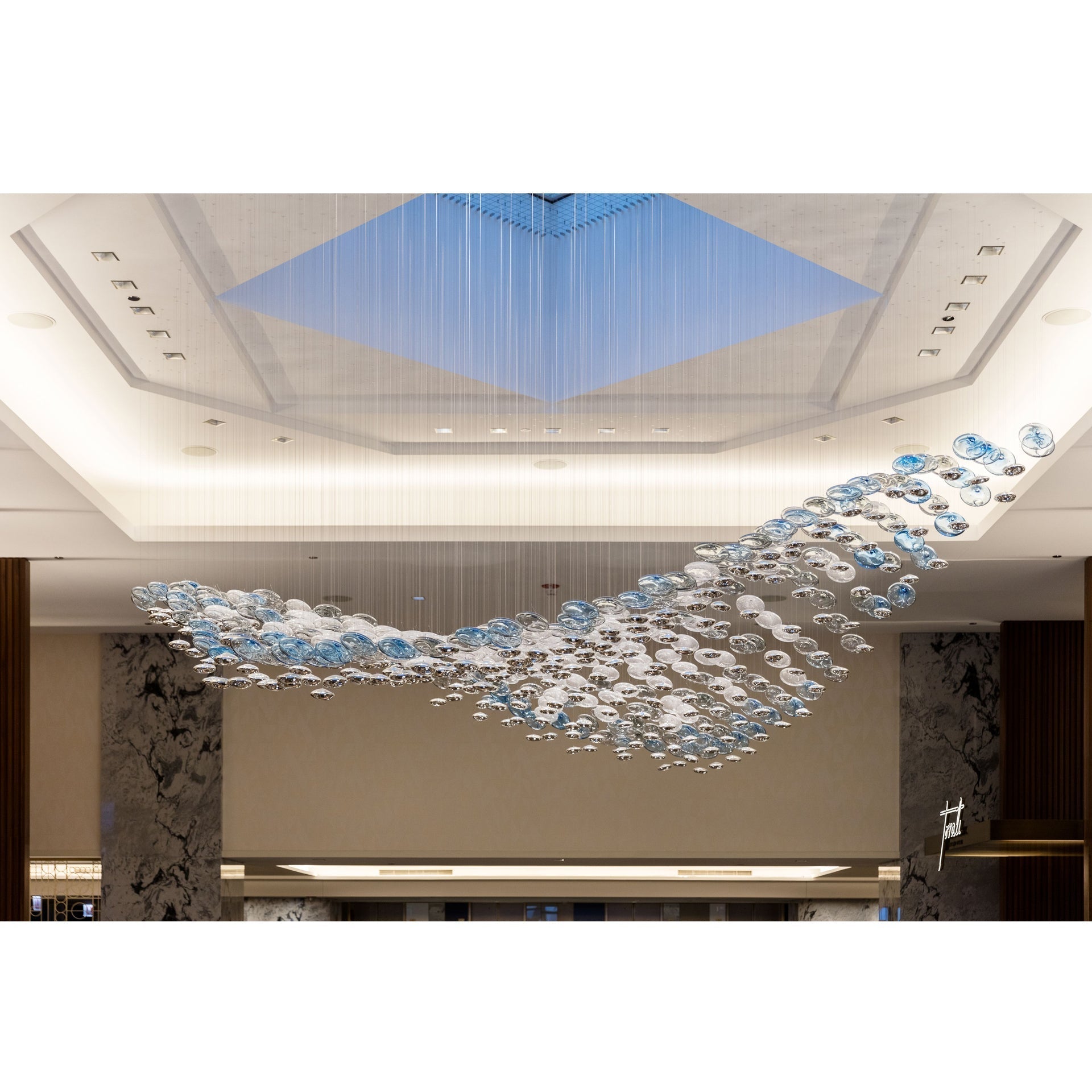 Flying Surge Chandelier-Kavker