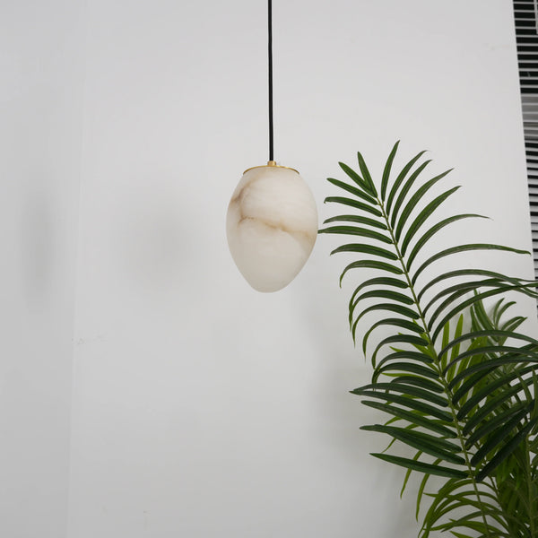 Hand‑Chiseled Galet Alabaster Brass Pendant Lamp – Sculptural Shine