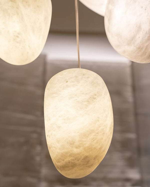 Hand‑Chiseled Galet Alabaster Brass Pendant Lamp – Sculptural Shine