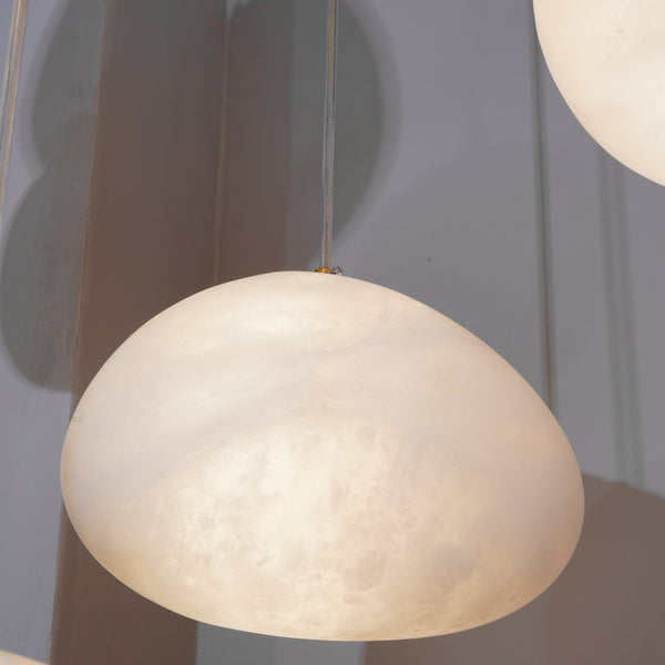Hand‑Chiseled Galet Alabaster Brass Pendant Lamp – Sculptural Shine