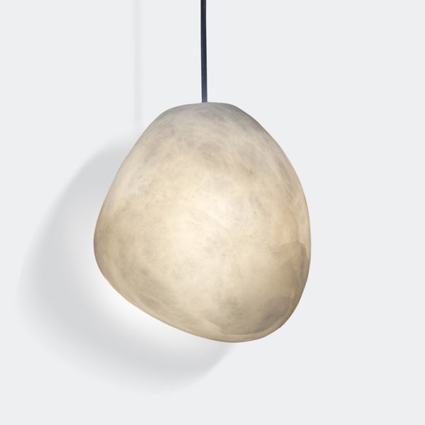 Hand‑Chiseled Galet Alabaster Brass Pendant Lamp – Sculptural Shine