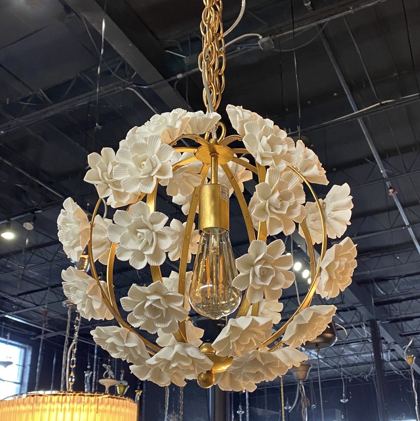 Monte Carlo Round Flower Pendant - Kavker